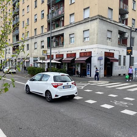 Bnb Milano Dipinta Di Blu Exterior photo